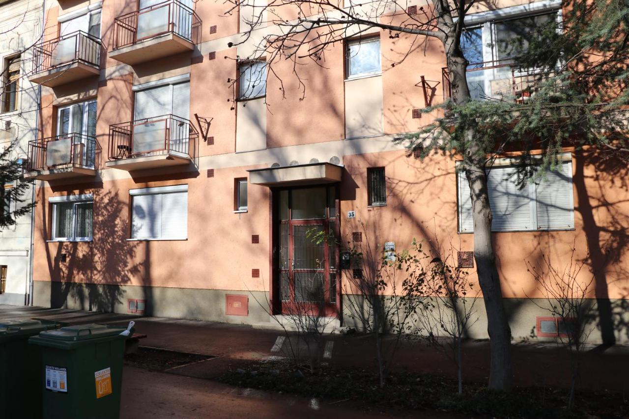 Апартаменты Petofi Apartman Сегед Экстерьер фото